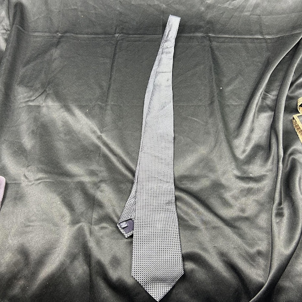Round Tree & Yorke X-Long Black & Grey Mini Squares Tie 100% Silk Men's Necktie